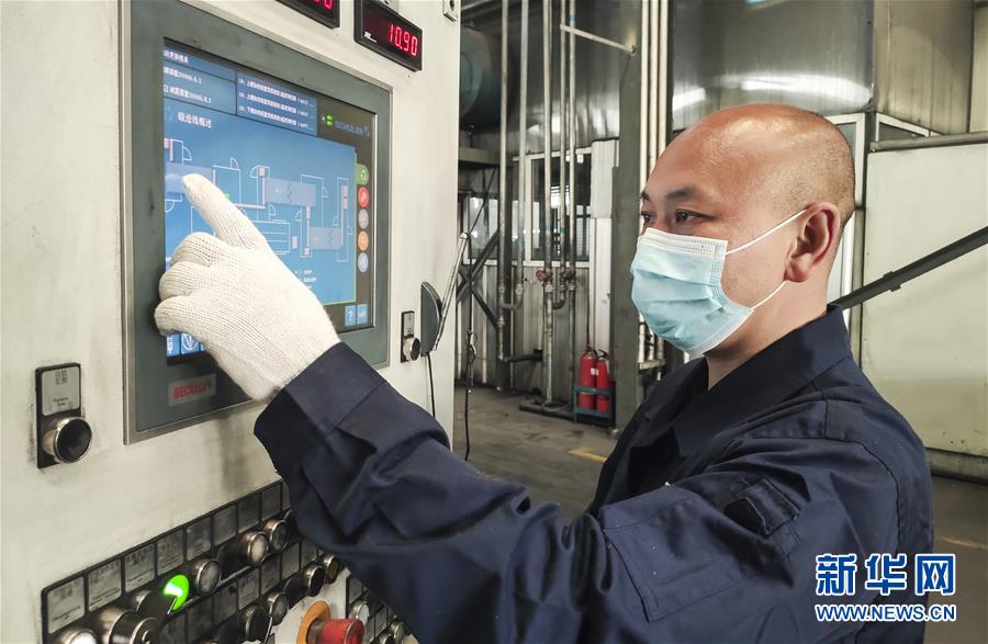 （在習近平新時代中國特色社會主義思想指引下——新時代新作為新篇章·習近平總書記關切事·圖文互動）（2）汗水的味道——記錄奮戰(zhàn)在復工復產(chǎn)一線的勞動者