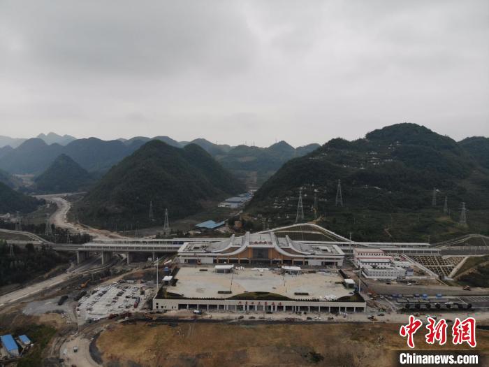 貴州省首條城際高速鐵路——安六鐵路開始聯調聯試。中國鐵路成都局集團公司供圖